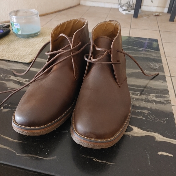 Shoes - Picture 2 of 7